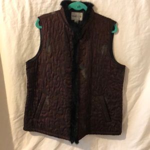 Sleeveless vest with fur trim